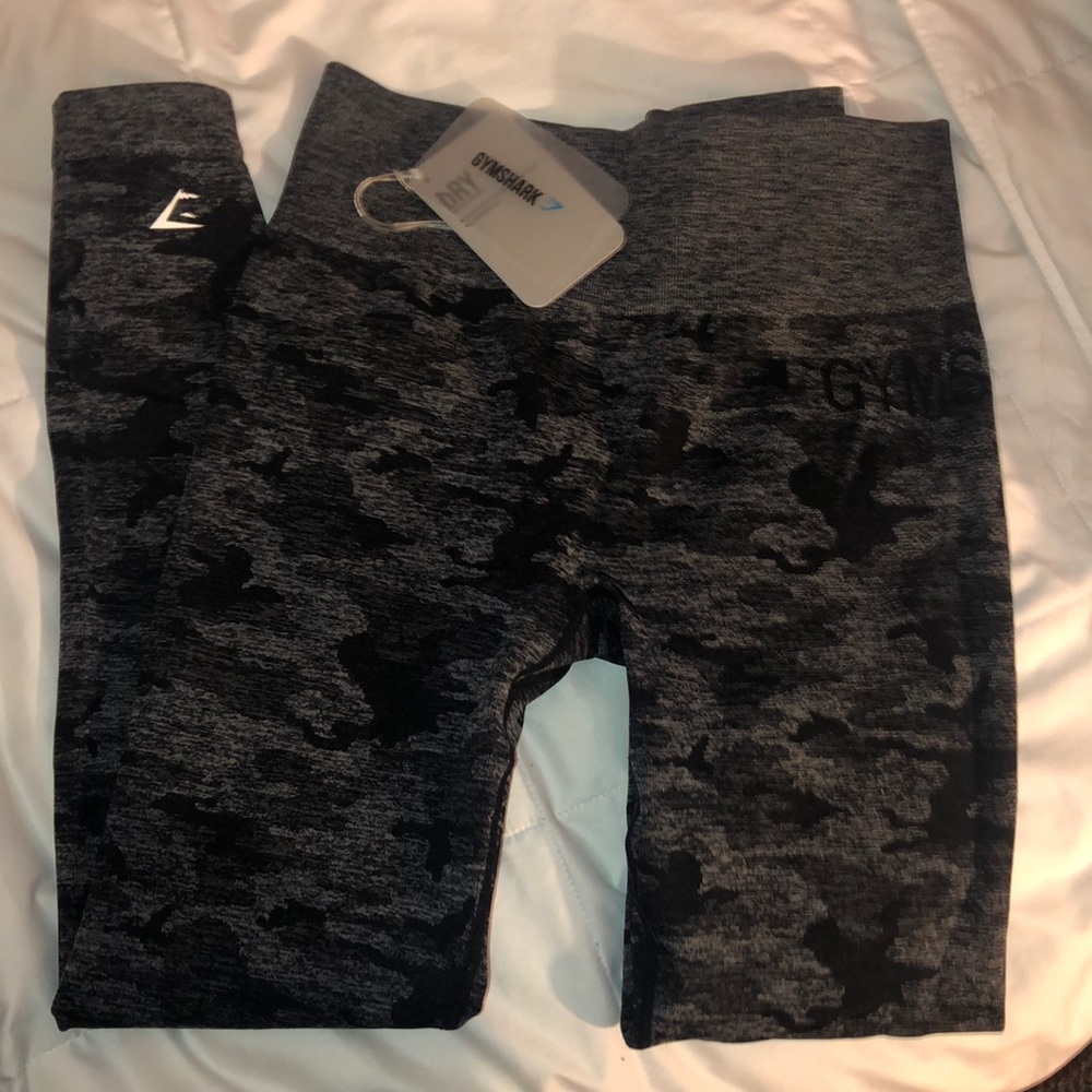 CAMO GYM SHARK LEGGINGS